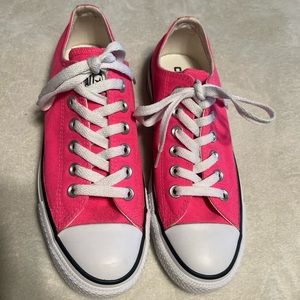 Hot Pink Converse Chuck Taylor Allstar low Women’s size 7 / Men’s size 5